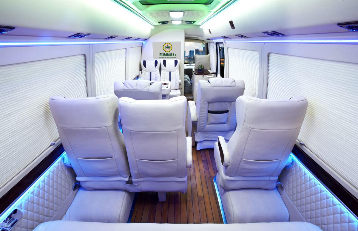 迈巴赫劳斯莱斯不算啥,竟然被丰田考斯特盖住风头