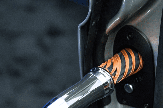 百万级车上隐藏的东西，这些10多20万的车也有