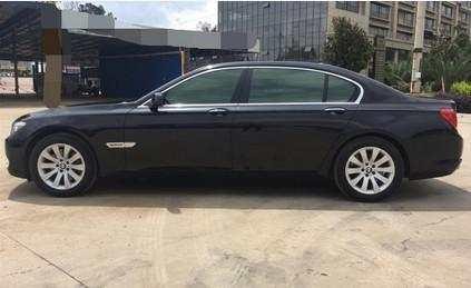 小伙子买了宝马 开回老家走亲戚: 大家都说他买得值