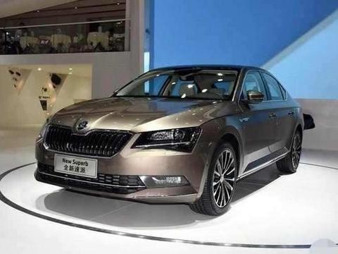 轴距2米8, 高端大气配置丰富, 动力远超奔驰E