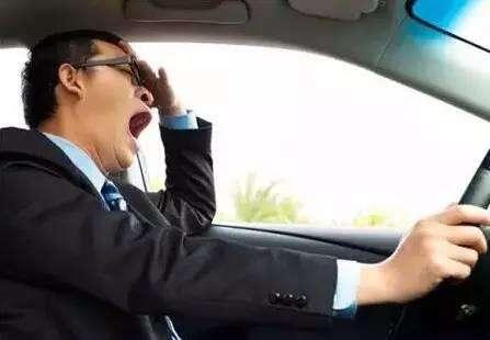 从明天起,这四种违章直接扣12分,两种吊销驾照