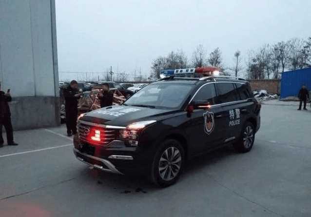 国产品牌终将走在前沿,遇传祺gs8霸气警车让人敬畏