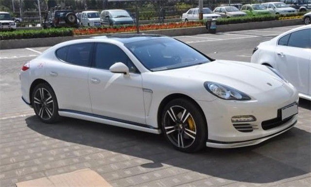 他体重800斤年收入500万,但妻子貌美如花!