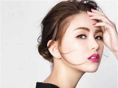 她15岁出道，21岁嫁周杰伦22岁生女儿， 豪车出行！