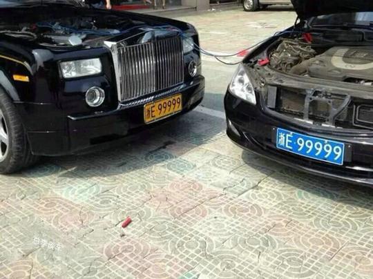 国内就4辆,幻影挂黄牌99999,后面的车不敢跟太