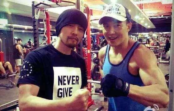 周杰伦的铁哥们，只开十几万的车代步，原因令人羡慕！