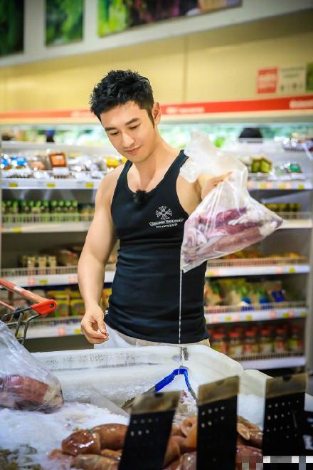 黄晓明新戏开机,这快哭了的表情简直太可爱了