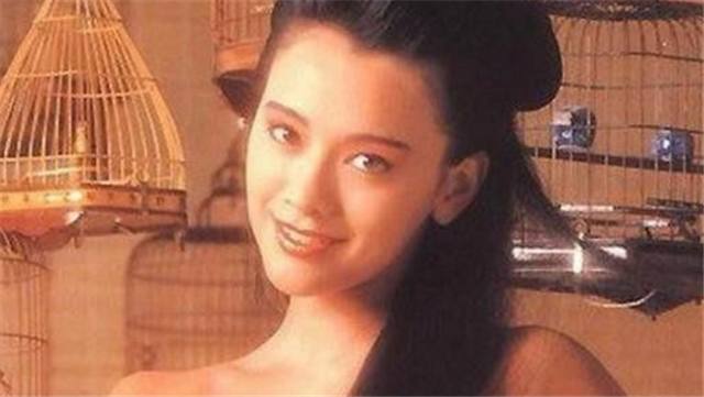 她19岁未婚先孕，在周星驰电影中出现了45秒!-新浪汽车