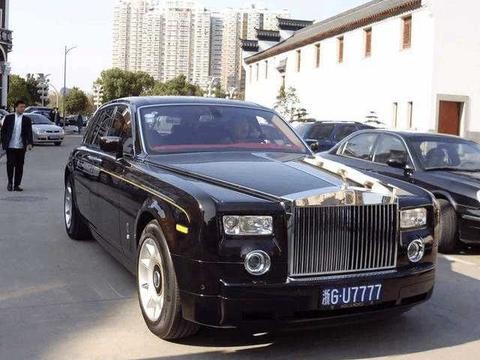 土豪丈母娘送穷女婿千万豪车, 不幸成了陪葬品