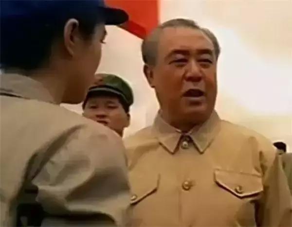 关之琳为什么这么漂亮，看看她的老爸老妈就明白啦！