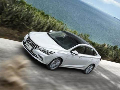 模仿超本尊，最美博瑞将被取代，看6L油耗吊打大众