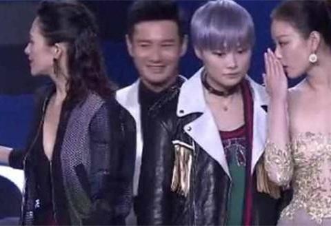 章子怡为抢镜头，不惜这么做！相比刘嘉玲，太嫩！