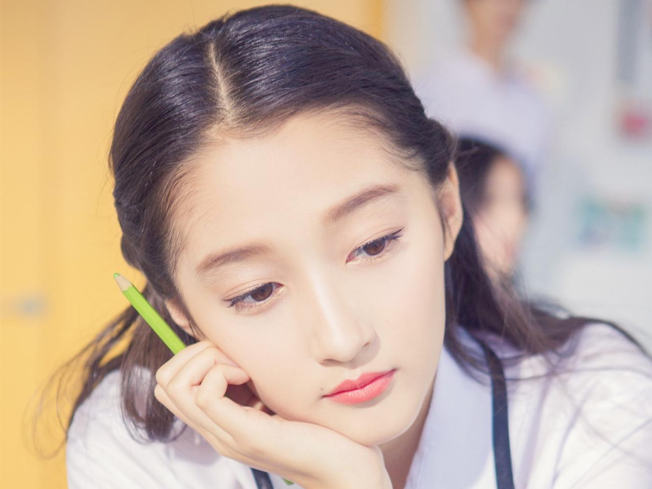 认最美的95后女星, 关晓彤最后, 第一被称小张柏芝