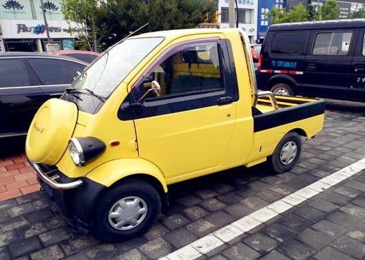 备胎放在前面的皮卡你见过吗？号称世界最小的皮卡！