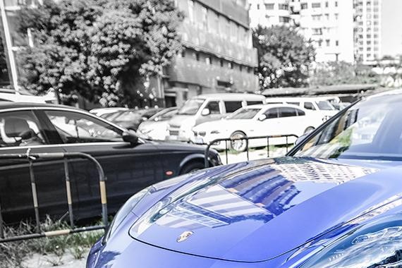 白给妹子一辆200万的车也开不走？这车有多少亮点！