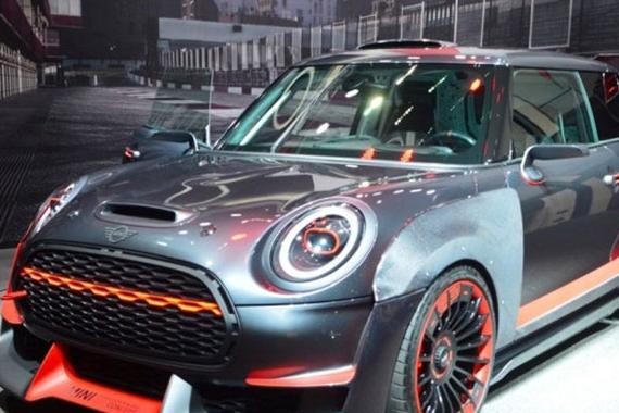 晚礼服配塑料拖鞋—法兰克福最惹眼的5款概念车