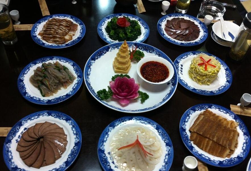旬阳美食:蜀河古镇八大件,面筋酥排,御品兰花拼参鲍 美食地点:县城