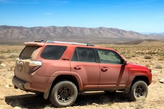 丰田还是推出了这硬汉，非承载式车身自适应悬架