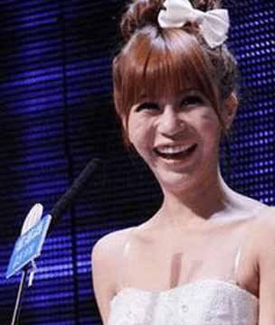 《勿扰》拜金女马诺,事与愿违,坐在500万法拉利里哭