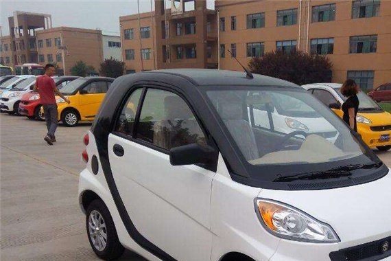 季节、政策因素刺激，8月份轿车市场反弹，但增长乏力