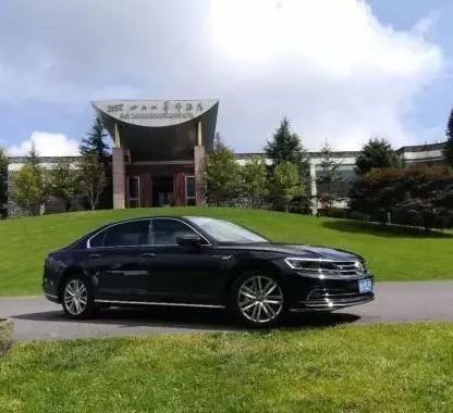 试驾丨在崇山中试驾辉昂，将大号帕萨特的帽子扔进太平洋