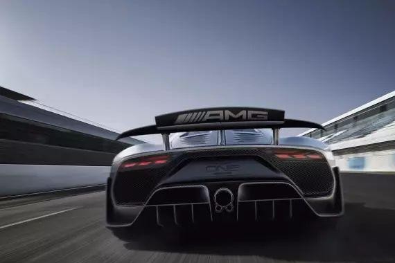 《战狼2》火！结衣老师火！但能盖过这辆奔驰吗？