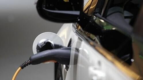 8月份新能源汽车销量6.8万辆，同比增长76.3%