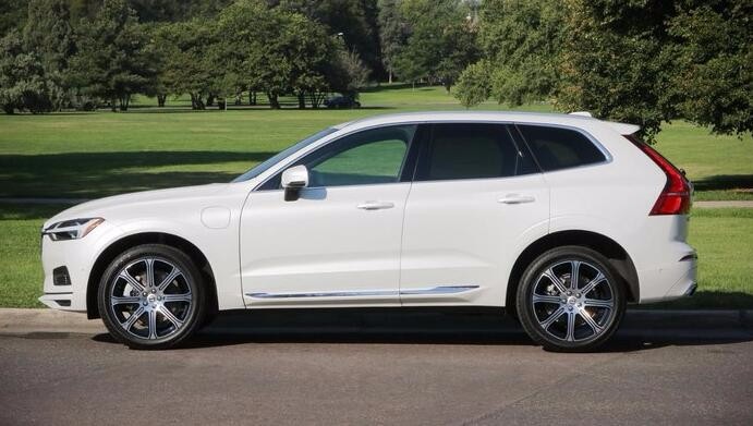 5劲敌迎换代,颜值完爆X3,四驱配空气悬挂的XC60