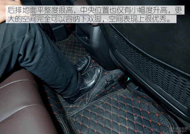 销量200台的BJ80纪念版车型,相比普通版有何不同?