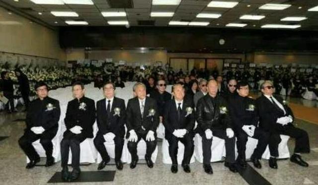 午马葬礼现场, 八大影帝扶灵, 现场无数人落泪