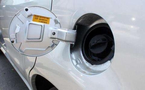 汽车加速无力 发动机抖动 原来是加错油了