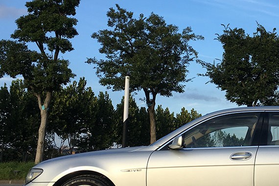 上上代宝马V12旗舰，760Li代友淘车记。