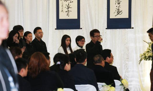 午马葬礼现场, 八大影帝扶灵, 现场无数人落泪