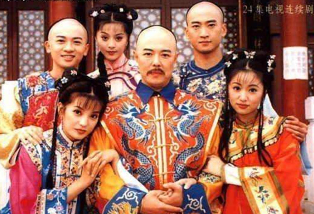 周杰晒与张铁林合照,皇阿玛当年这样评价他和林心如