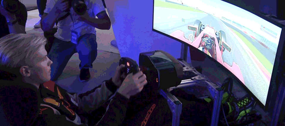 赛车手也为之着迷的赛车竞技模拟器,应该会颠覆你对游戏体验的想象吧!