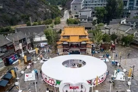 一汽丰田为答谢600万用户，包下长城脚下的一个水镇！