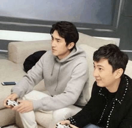 不愧是万达少奶奶, 林更新享受王思聪害羞道歉