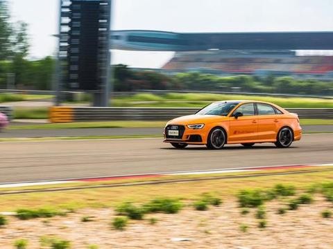 60万小钢炮选择 奥迪RS3、A45AMG、保时捷718对比