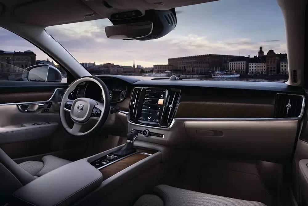 没有副驾的豪华车,3座车轴距超3米,比奔驰S级舒适