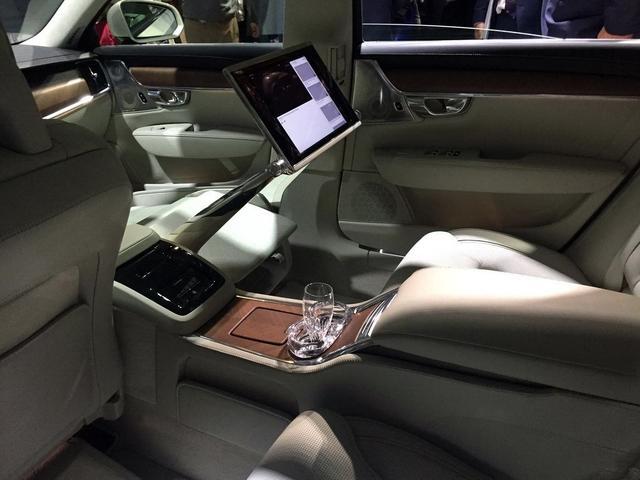 没有副驾的豪华车,3座车轴距超3米,比奔驰S级舒适