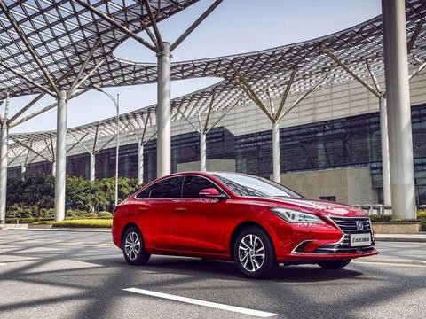 长超4.7米，雷克脸备受吐槽，全新逸动撼动轿车市场