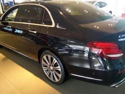 他不想张扬提了辆奔驰E300，结果手表暴露了身份