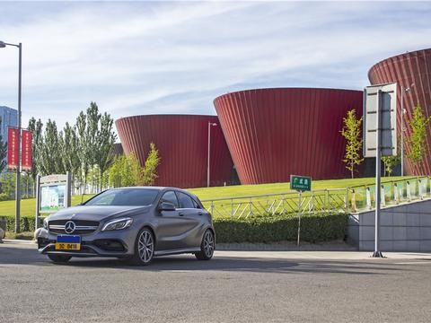 奔驰A45 AMG 大大能量的小小两厢车