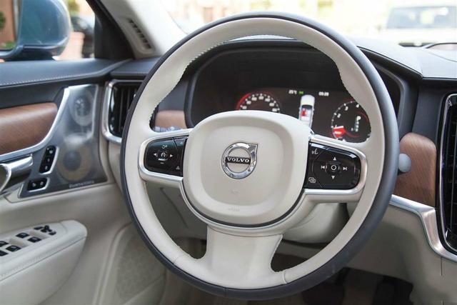 没有副驾的豪华车,3座车轴距超3米,比奔驰S级舒适