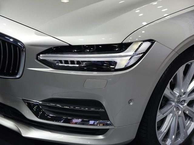 没有副驾的豪华车,3座车轴距超3米,比奔驰S级舒适