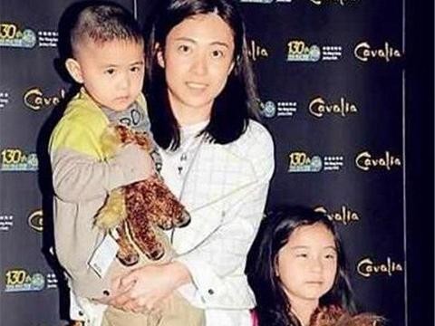 这个女人富可敌国，今怀三胎，出行一辆豪车接送！