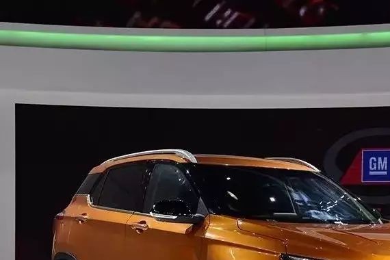 6、7万也能买到漂亮时尚，还带全景天窗的小型SUV！