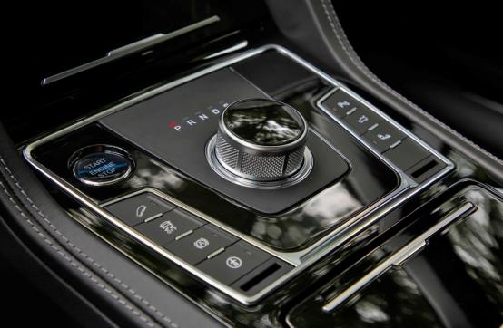 众泰大迈X7上进版正式上市!10.69万起还有7座和8AT