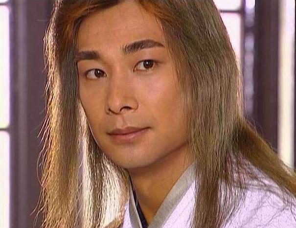 还有一位功夫演员,他出生于功夫世家,他擅长剑,枪和拳术,精通太极拳