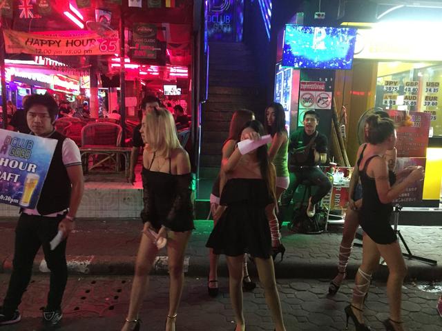 为什么泰国芭提雅的风月步行街深受男性游客的喜爱？